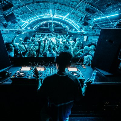 2096635_a294c1f3_909-x-wav-8th