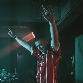 MORGAN SEATREE presents UNFUSSY