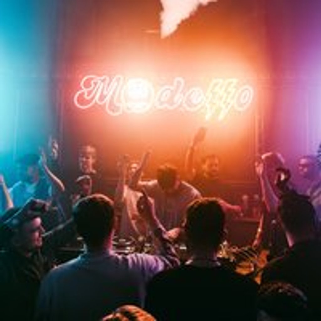 Modello - Dan Fresco & Joss Dean b2b Mason Cooper