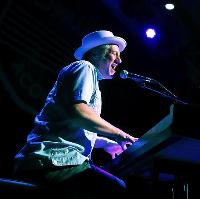 Dom Pipkin Solo Tour