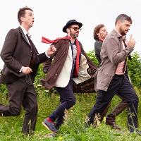 Supergrass Live After Racing at Royal Windsor Racecourse