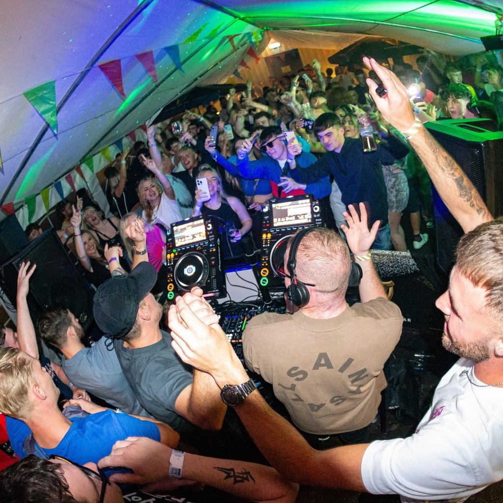 CH3 // All Day Long At The Jug // The Jug NewcastleunderLyme Sun