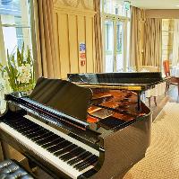 Piano & Cocktails