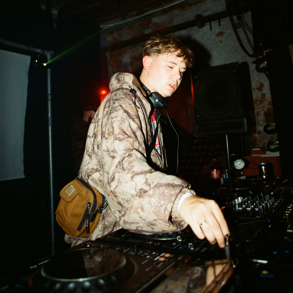 Curved Presents Sulphur & Sam Deeley at Saint Louie Altar Native