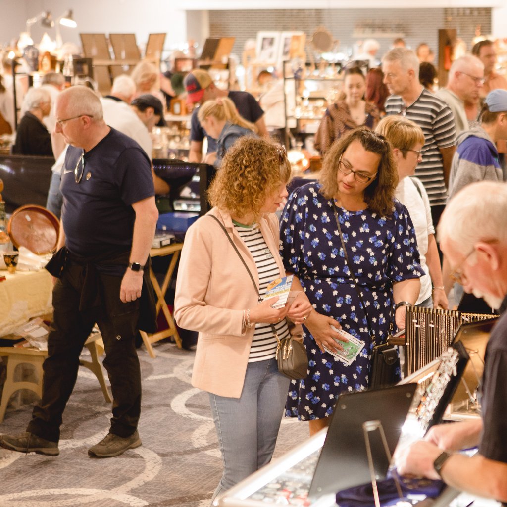 Lingfield Racecourse Antiques and Vintage Fair