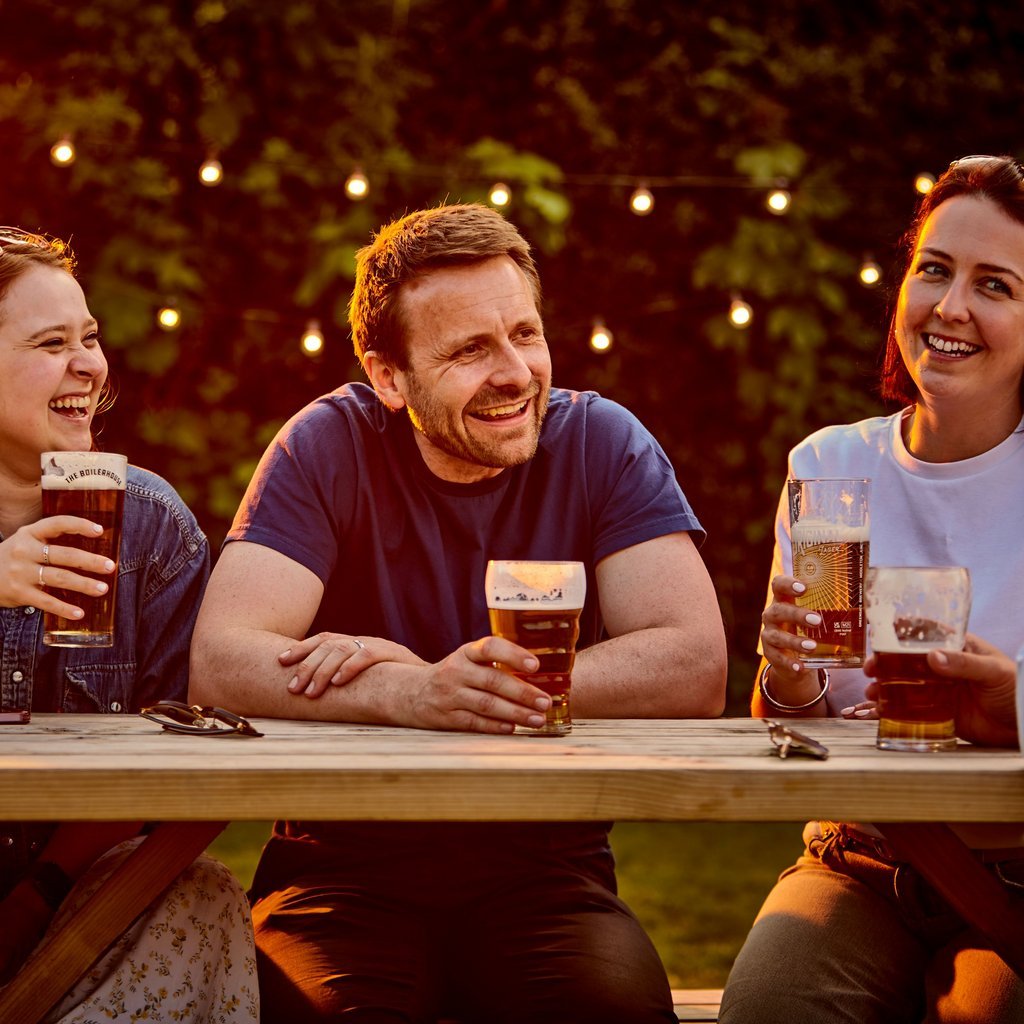 Singles Afternoon Pub Crawl in London (All Ages)