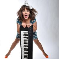 Comedy At The Court House - Vikki Stone