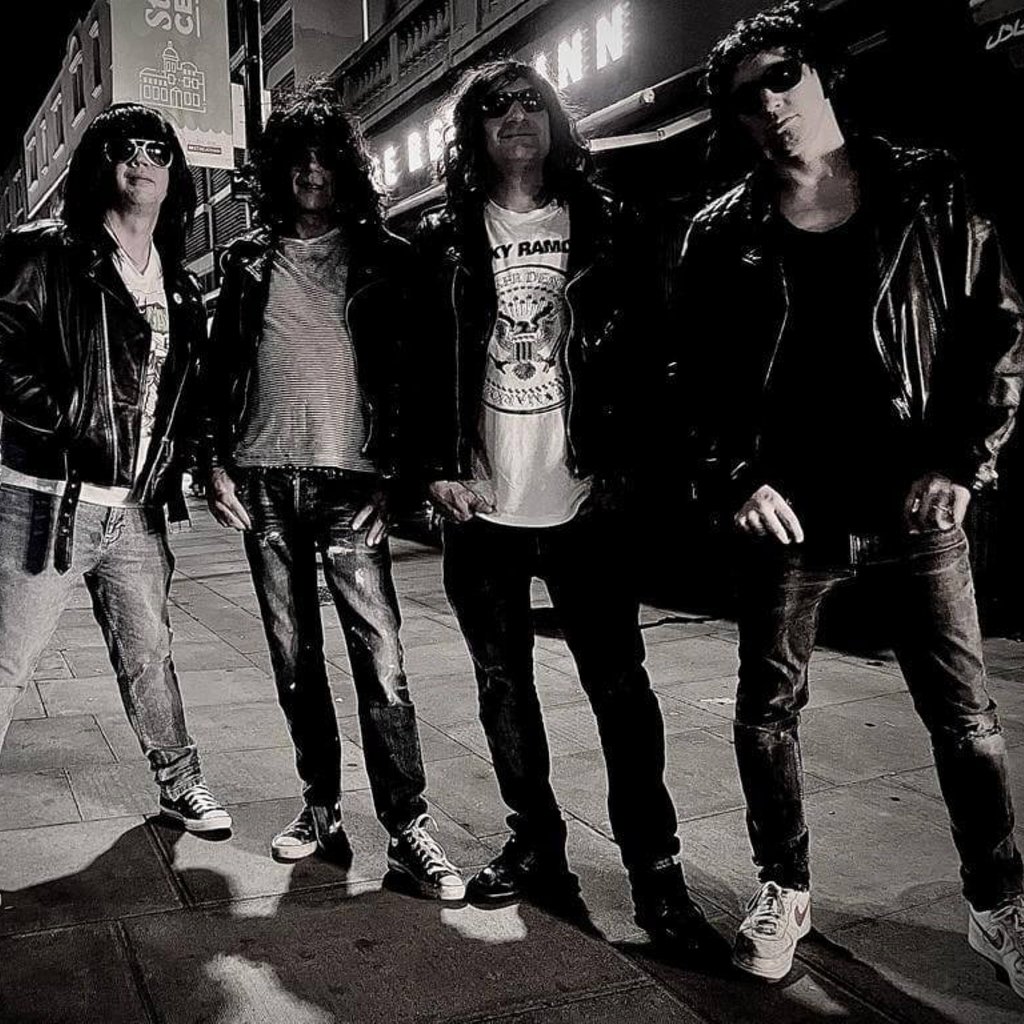 I WANNA BE SEDATED - Ramones Tribute V Julies Dead (originals)