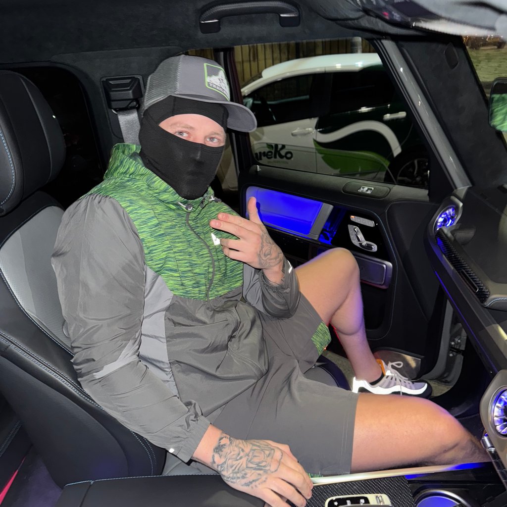 Takerisk headline show