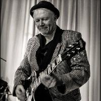 Open Mic featuring Chris Bell