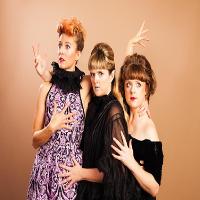 The Travelling Sisters: Toupé