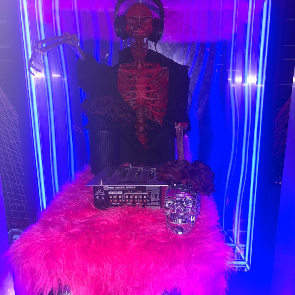 80s Pop meets 90s classic house music