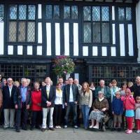 monday town Walk in Stratford upon Avon at Swan Fountain On Waterside