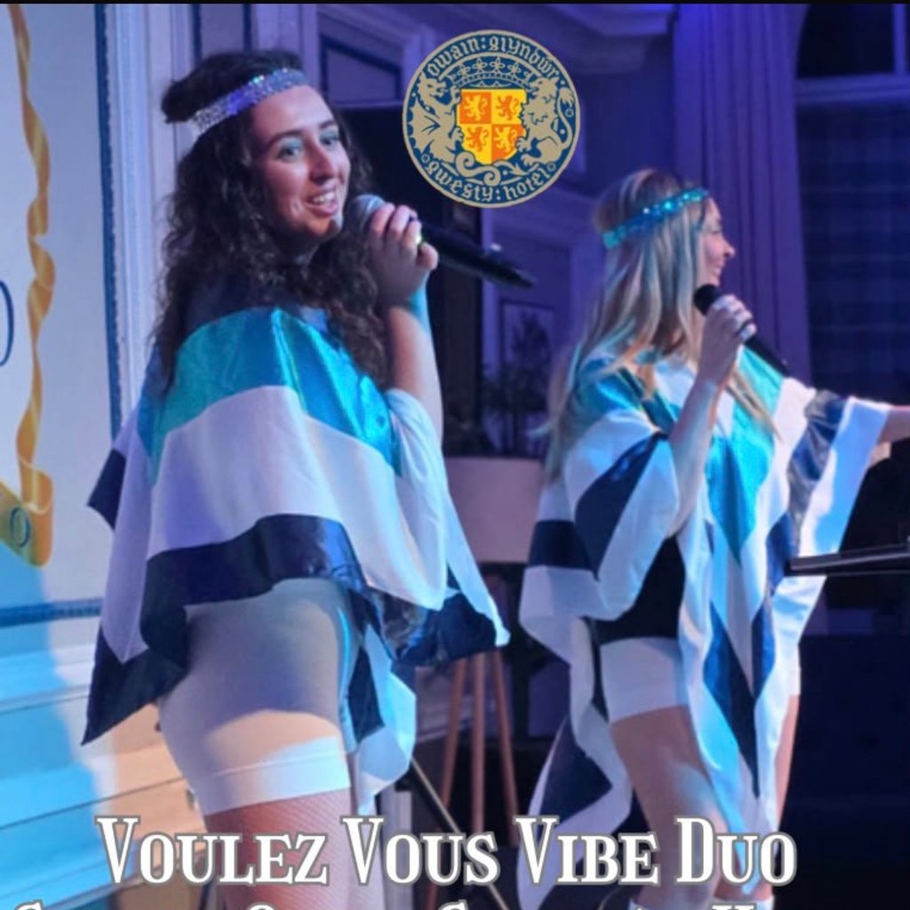Voleuz Vous Vibe Duo at Owain Glyndwr Hotel, Corwen, LL21 0DL, Corwen