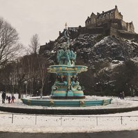 Edinburgh Old Town guided walking tour at Castle Rock Cafe (meet Your Guide Outside)