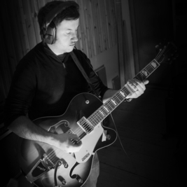 Kev Howell + Guests