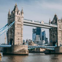 London Audio Tour: Royals, Relics, Victoria at Victoria Memorial, London