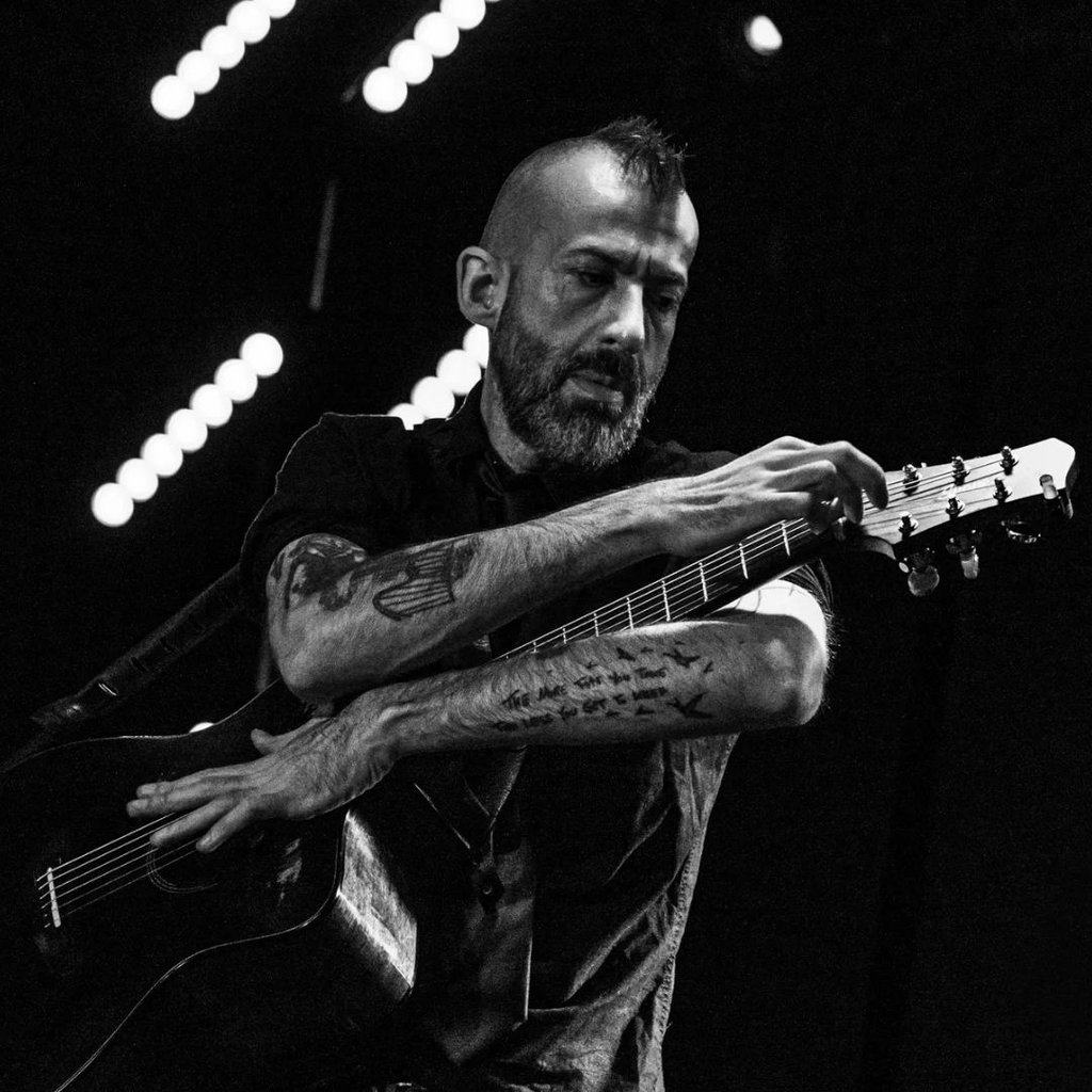 Jon Gomm Image