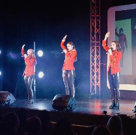 Pop Divas Live!