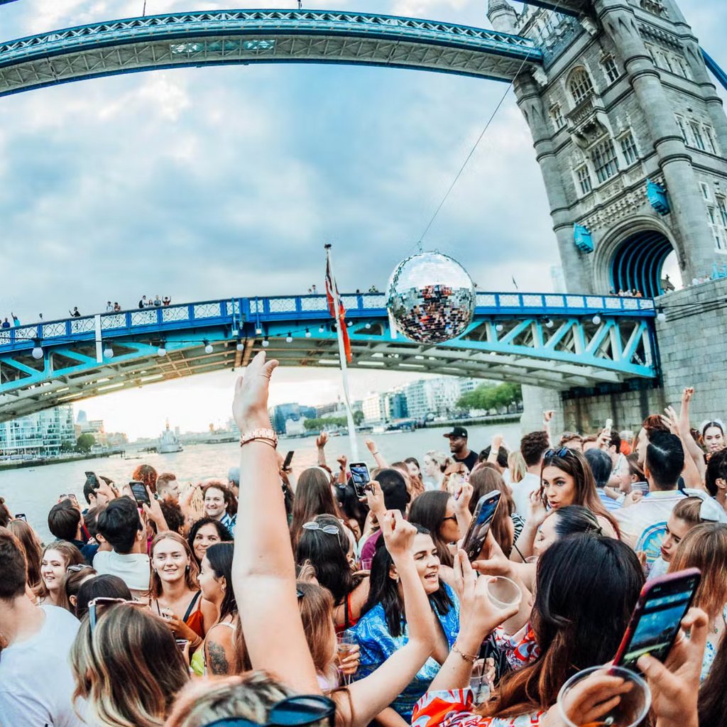 BOAT PARTY LONDON House & Garage on the River Thames