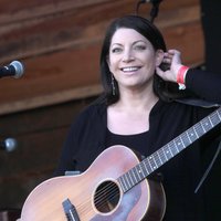 Edwina Hayes, with The Lower Angel Band at Sidney And Matilda