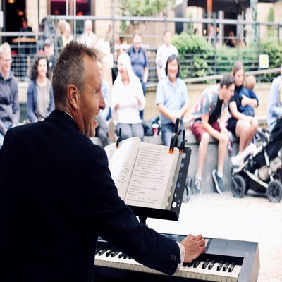 Live music: Phil Johnson and Vibe-ology