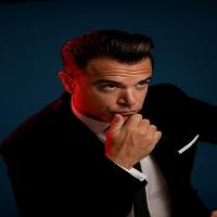 Maximum Robbie as Robbie Williams