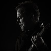 Kiefer Sutherland: Short Intimate Set + Signing