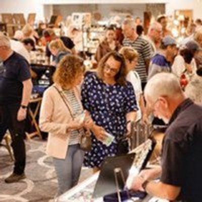 Lingfield Racecourse Antiques and Vintage Fair