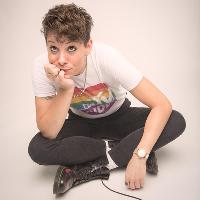 Suzi Ruffell at The Glee Club