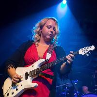 Chantel McGregor at Cafe Drummond