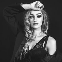 Rachelle Rhienne at Bluedog